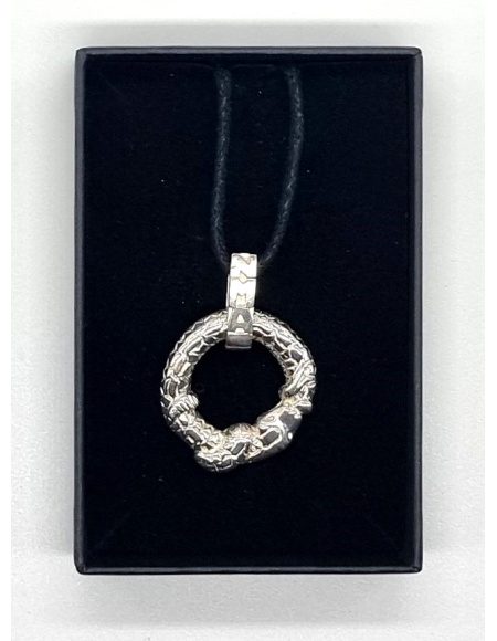 impurity_snake_pendant_close