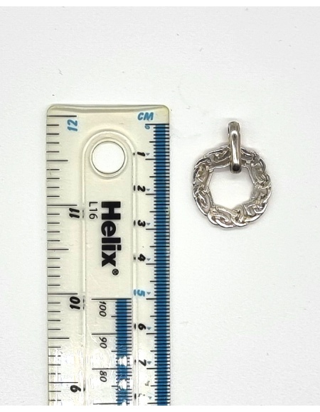 vagabonds_pendant_size